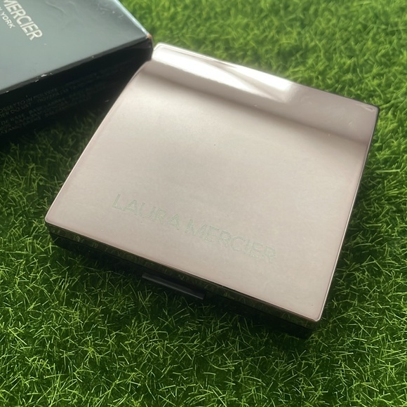 🆕 Laura Mercier Lip Powder Collection Palette - Picture 3 of 4